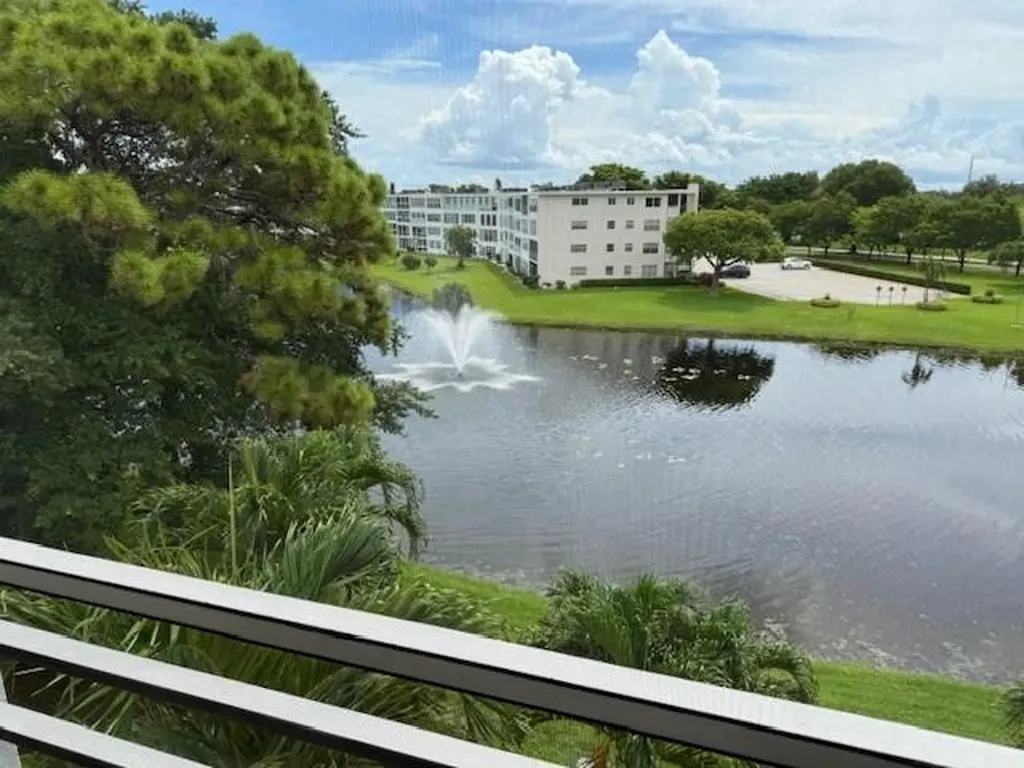 408 Grantham A Deerfield Beach FL 33442