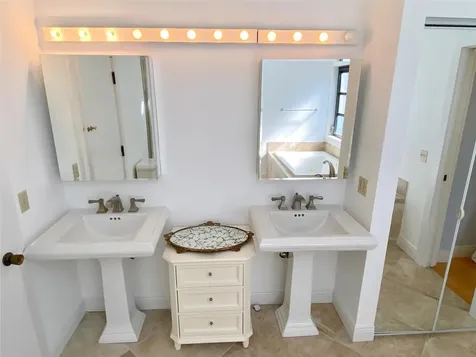 902 Holoma Drive Vero Beach FL 32963