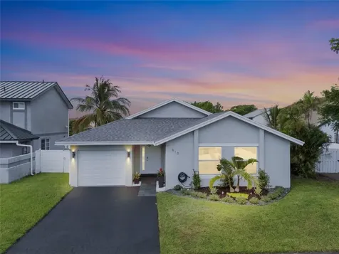 910 SW 99th Avenue Pembroke Pines FL 33025