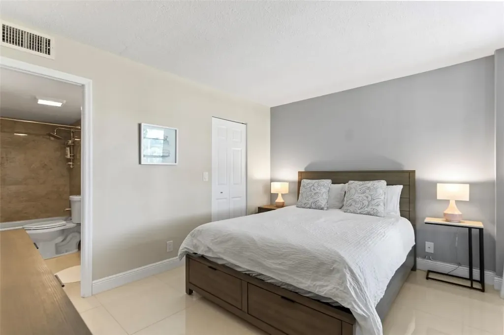 16 Royal Palm Way Boca Raton FL 33432