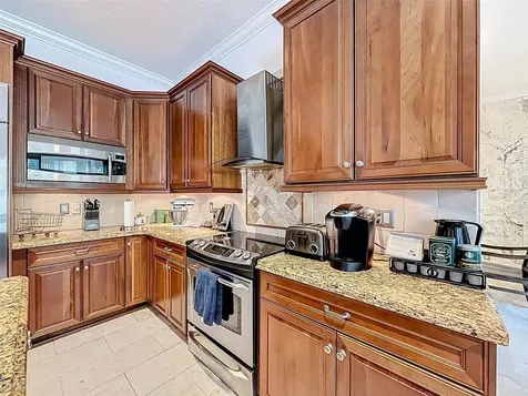 1673 Victoria Pointe Circle Weston FL 33327