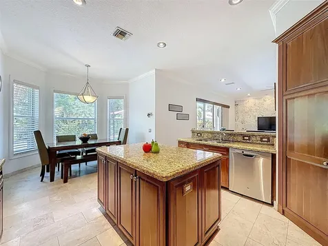 1673 Victoria Pointe Circle Weston FL 33327