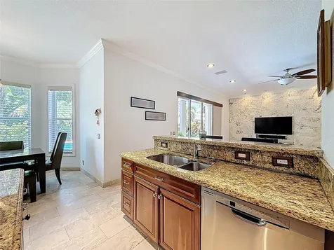 1673 Victoria Pointe Circle Weston FL 33327