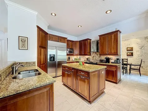 1673 Victoria Pointe Circle Weston FL 33327