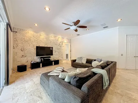 1673 Victoria Pointe Circle Weston FL 33327