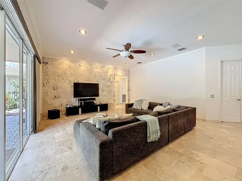 1673 Victoria Pointe Circle Weston FL 33327