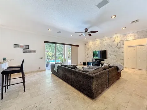 1673 Victoria Pointe Circle Weston FL 33327