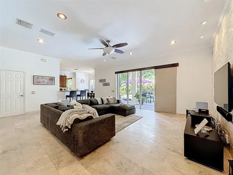 1673 Victoria Pointe Circle Weston FL 33327