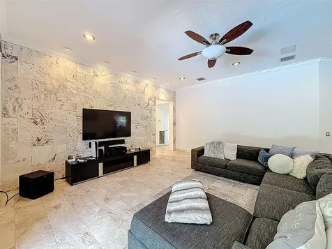 1673 Victoria Pointe Circle Weston FL 33327