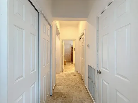 1673 Victoria Pointe Circle Weston FL 33327