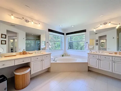 1673 Victoria Pointe Circle Weston FL 33327