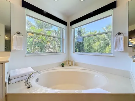 1673 Victoria Pointe Circle Weston FL 33327