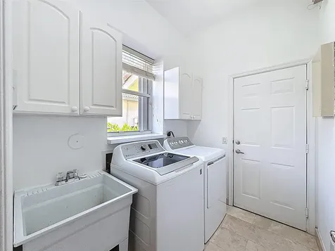 1673 Victoria Pointe Circle Weston FL 33327