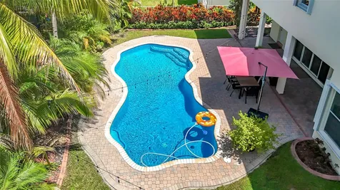 1673 Victoria Pointe Circle Weston FL 33327
