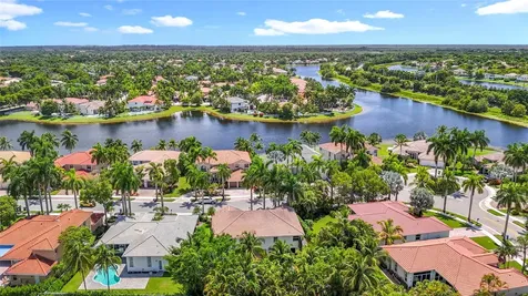 1673 Victoria Pointe Circle Weston FL 33327