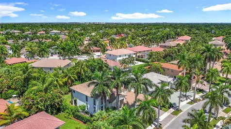 1673 Victoria Pointe Circle Weston FL 33327
