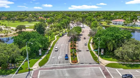 1673 Victoria Pointe Circle Weston FL 33327
