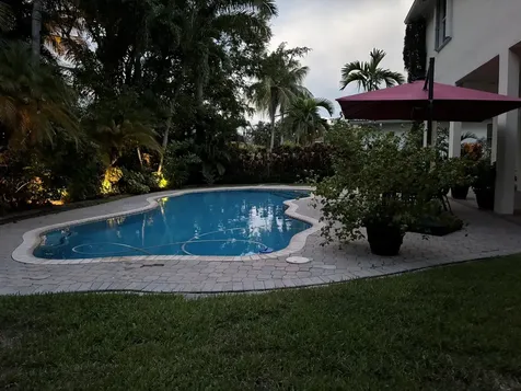 1673 Victoria Pointe Circle Weston FL 33327