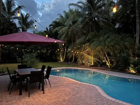 1673 Victoria Pointe Circle Weston FL 33327