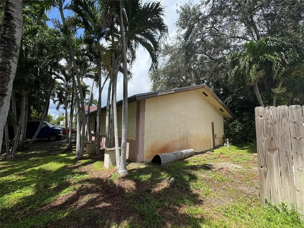 2109 Pinehurst Drive West Palm Beach FL 33407