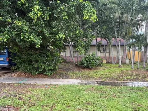 2109 Pinehurst Drive West Palm Beach FL 33407