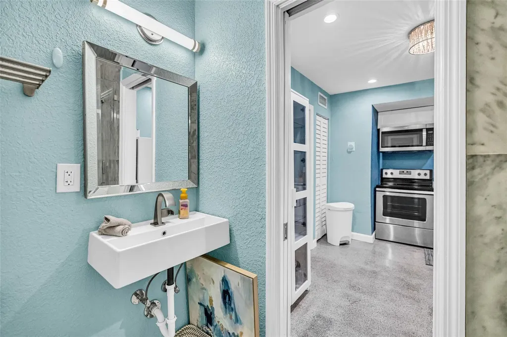 1715 NE 11th Street Fort Lauderdale FL 33304