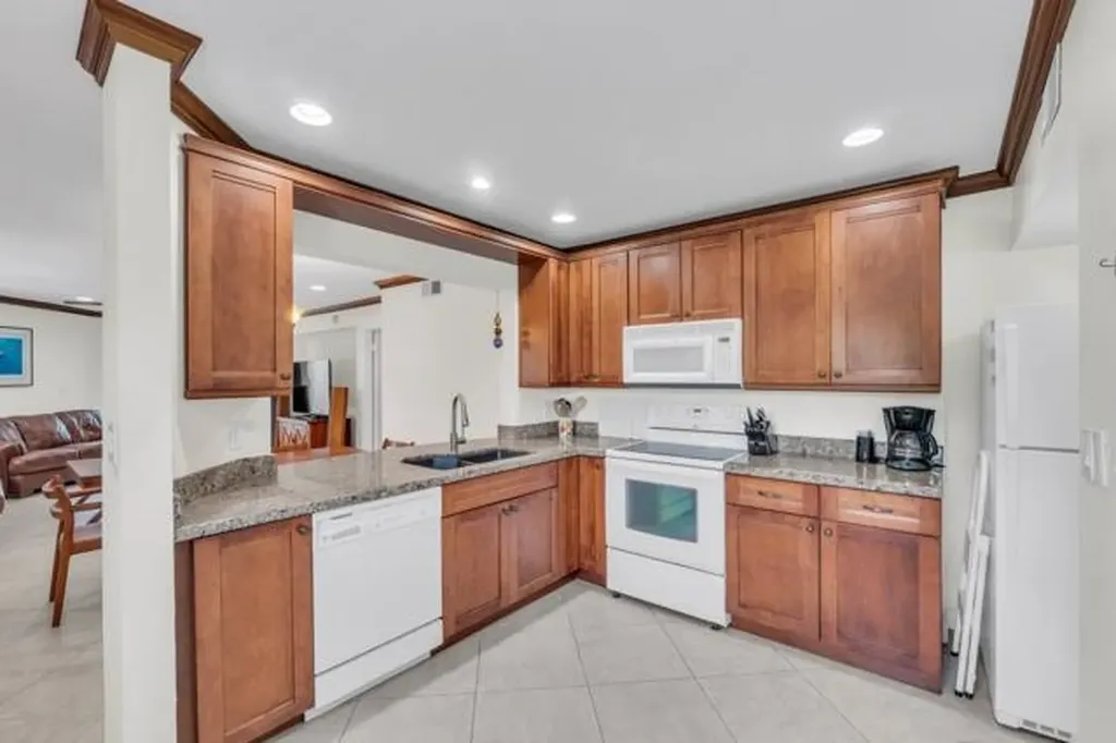 961 SE 20th Avenue Deerfield Beach FL 33441