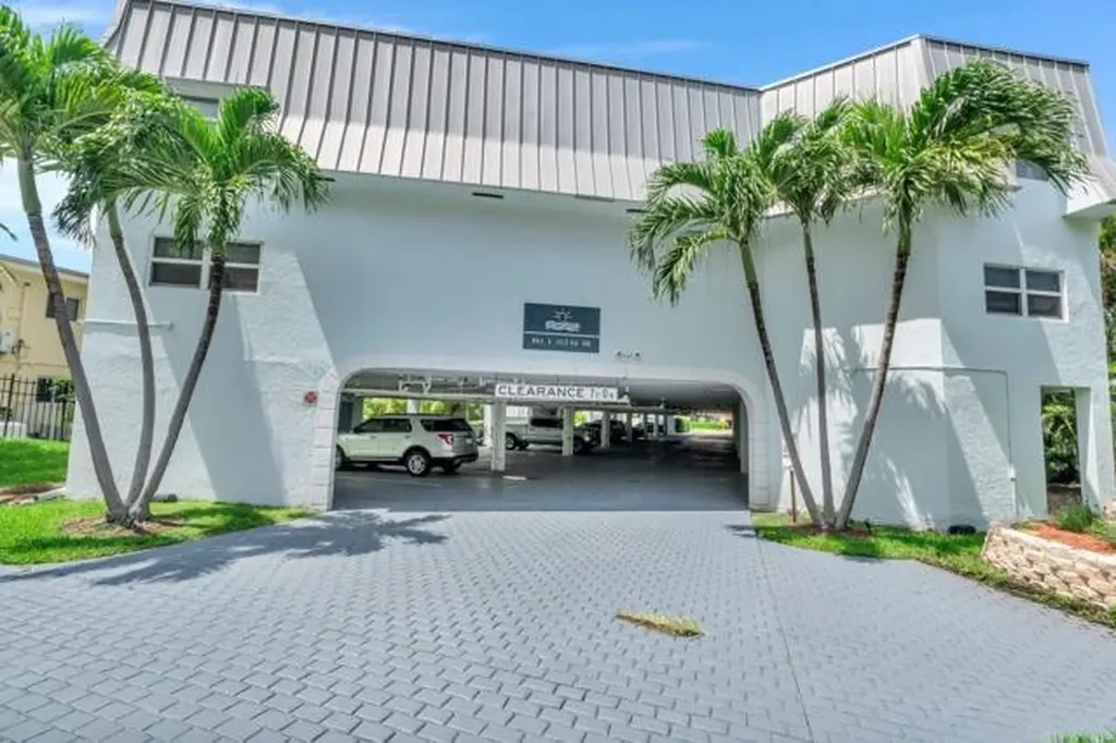 961 SE 20th Avenue Deerfield Beach FL 33441