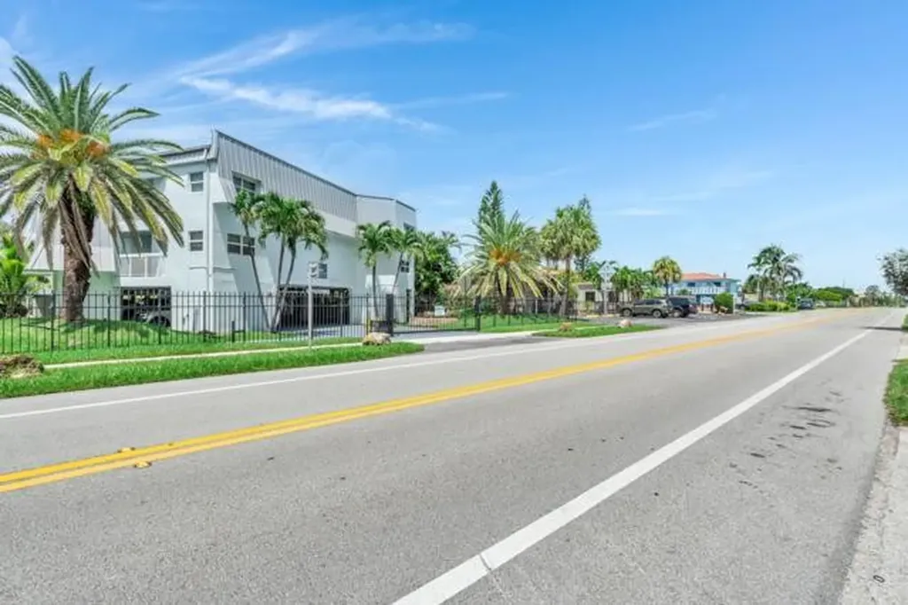 961 SE 20th Avenue Deerfield Beach FL 33441