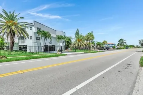 961 SE 20th Avenue Deerfield Beach FL 33441