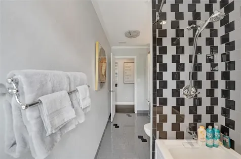 1280 NE 40th Street Oakland Park FL 33334