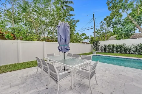 1280 NE 40th Street Oakland Park FL 33334