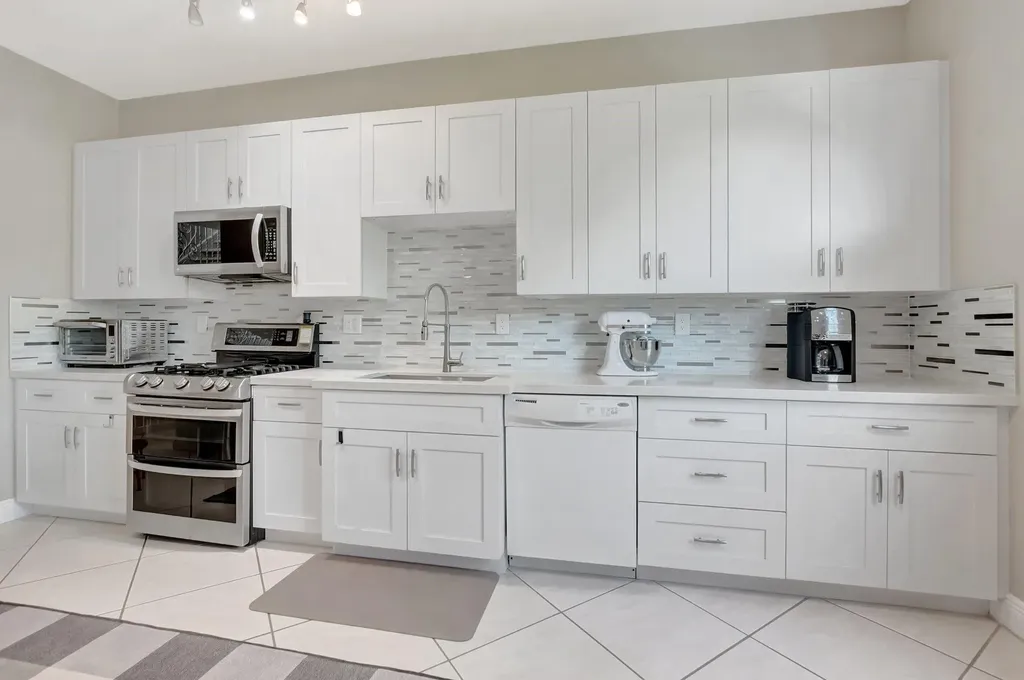 1776 Bay Drive Pompano Beach FL 33062