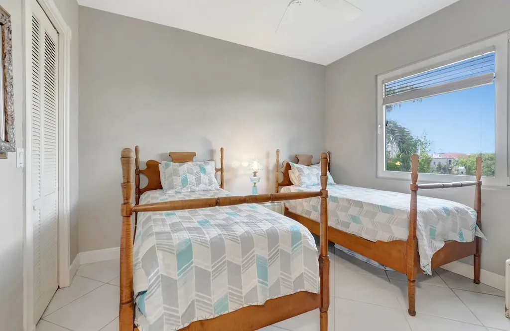 1776 Bay Drive Pompano Beach FL 33062