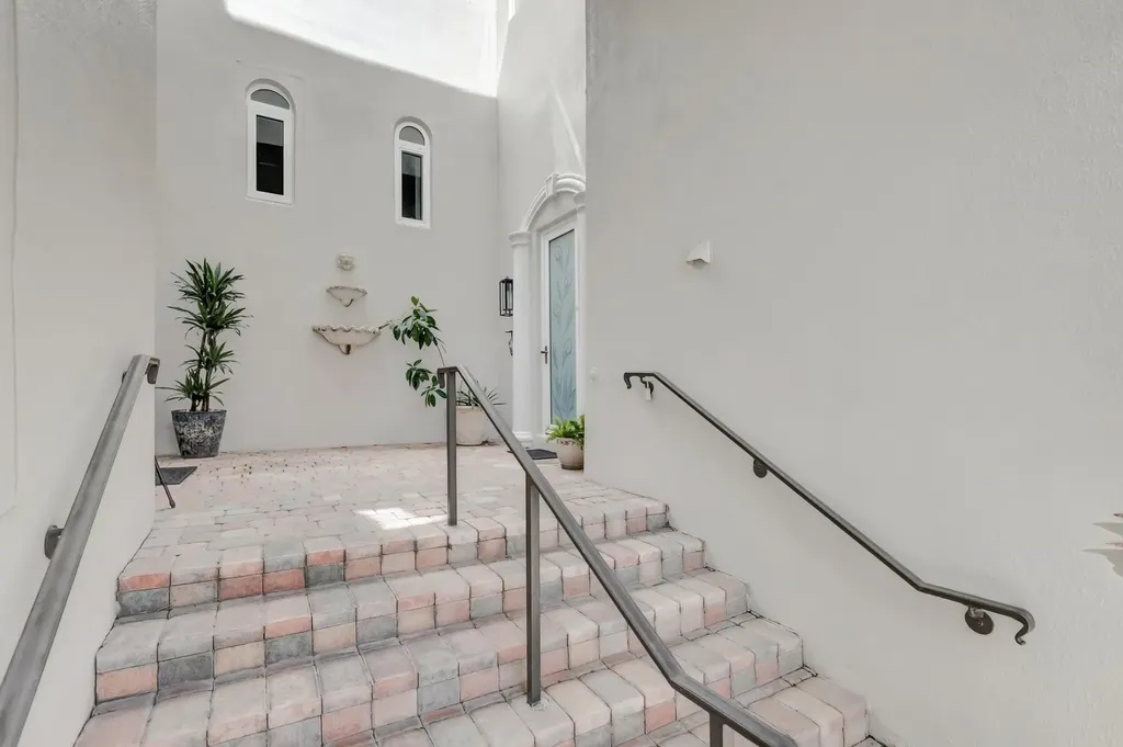 1776 Bay Drive Pompano Beach FL 33062