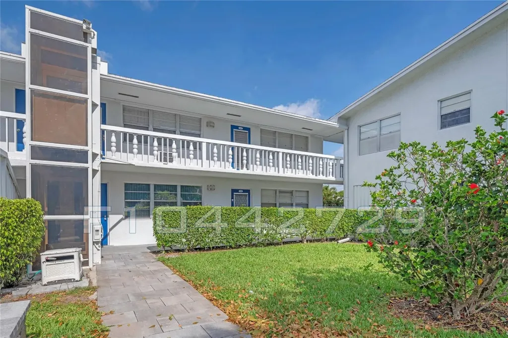 144 Farnham F Deerfield Beach FL 33442