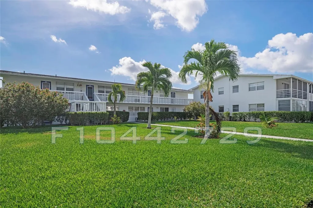 144 Farnham F Deerfield Beach FL 33442
