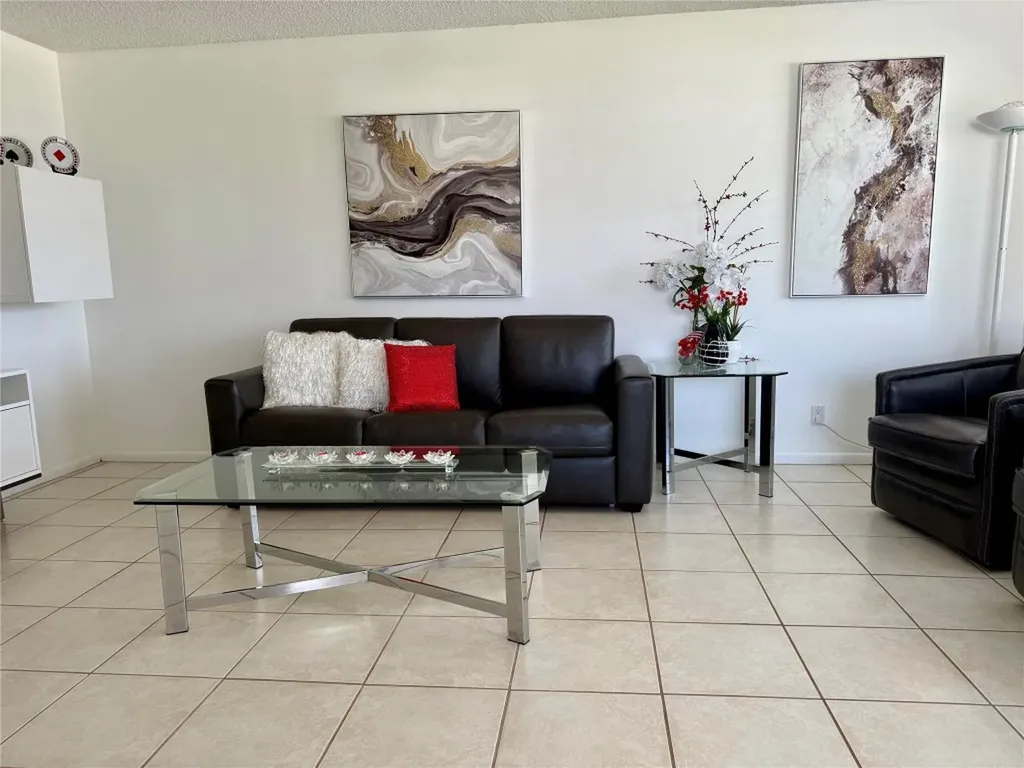 144 Farnham F Deerfield Beach FL 33442