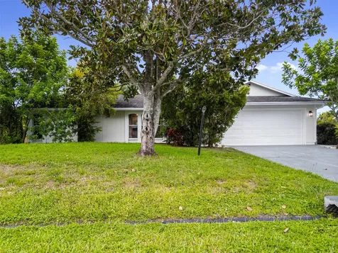 461 SW Meadow Terrace Port St Lucie FL 34984