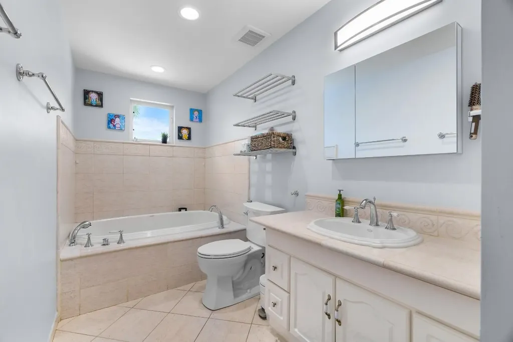 70 Isle Of Venice Fort Lauderdale FL 33301
