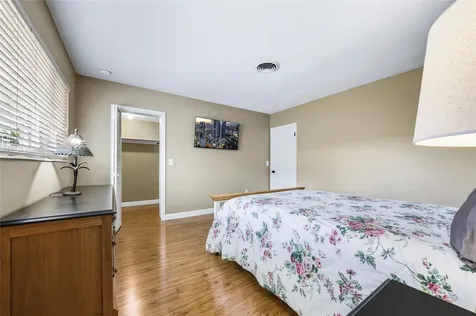 1711 NE 40th Court Oakland Park FL 33334
