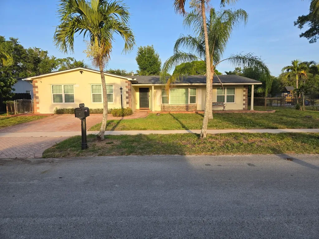 1821 NW 113th Avenue Pembroke Pines FL 33026