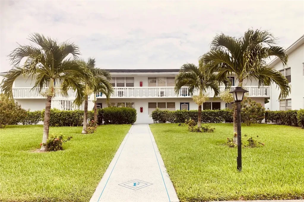 144 Farnham F Deerfield Beach FL 33442
