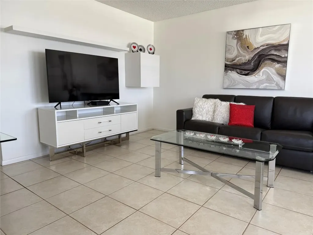 144 Farnham F Deerfield Beach FL 33442