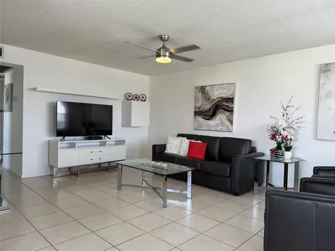 144 Farnham F Deerfield Beach FL 33442