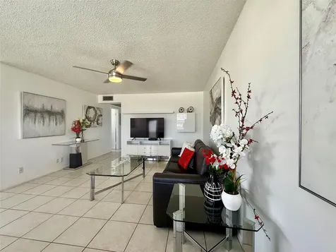 144 Farnham F Deerfield Beach FL 33442