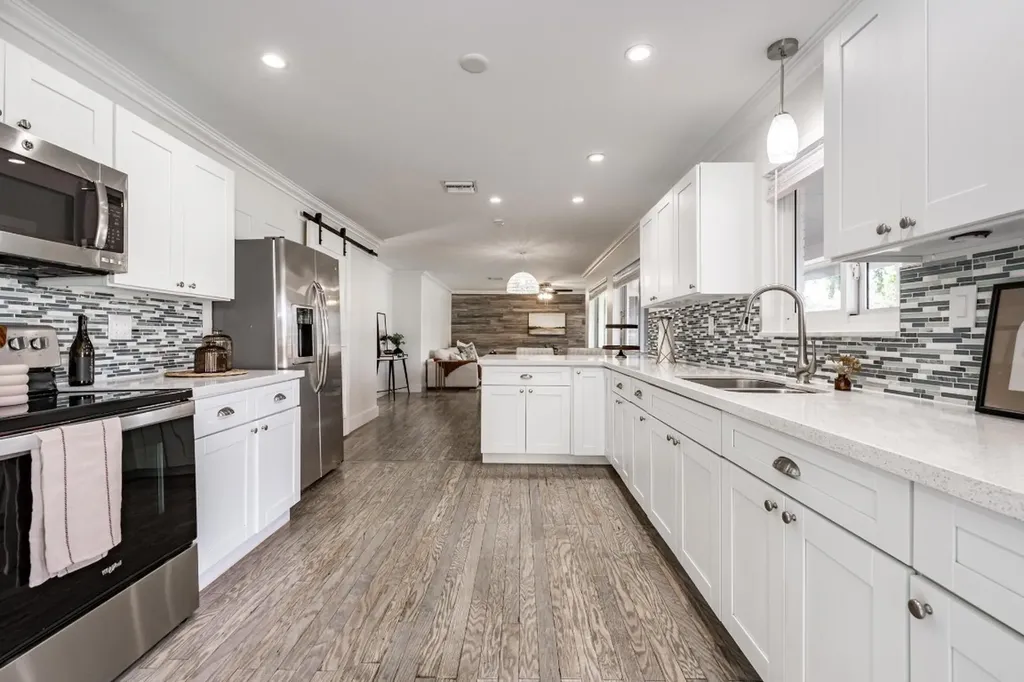 300 NE 43rd Street Oakland Park FL 33334