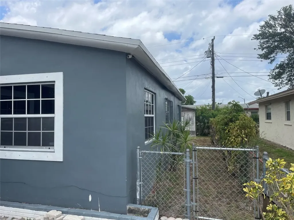 2215 NW 9th Court Fort Lauderdale FL 33311