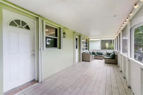 2690 SE 7th Place Homestead FL 33033