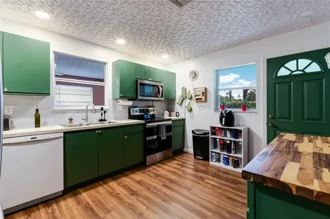2690 SE 7th Place Homestead FL 33033